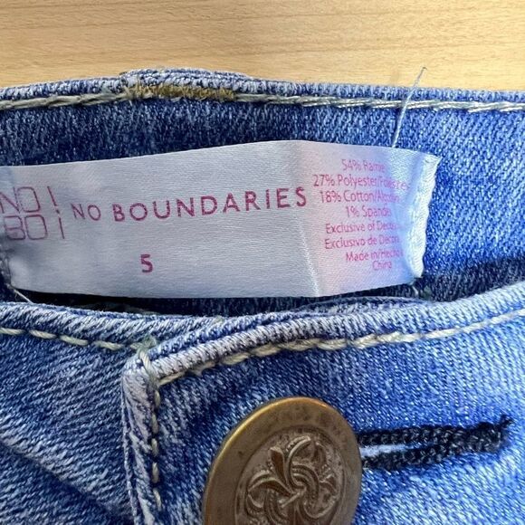 CLEARANCE! Pair of No Boundaries Shorts Size 5 Juniors EUC - Picture 9 of 9